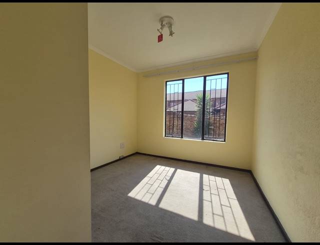 3 BEDROOM TOWNHOUSE FOR SALE IN EDLEEN